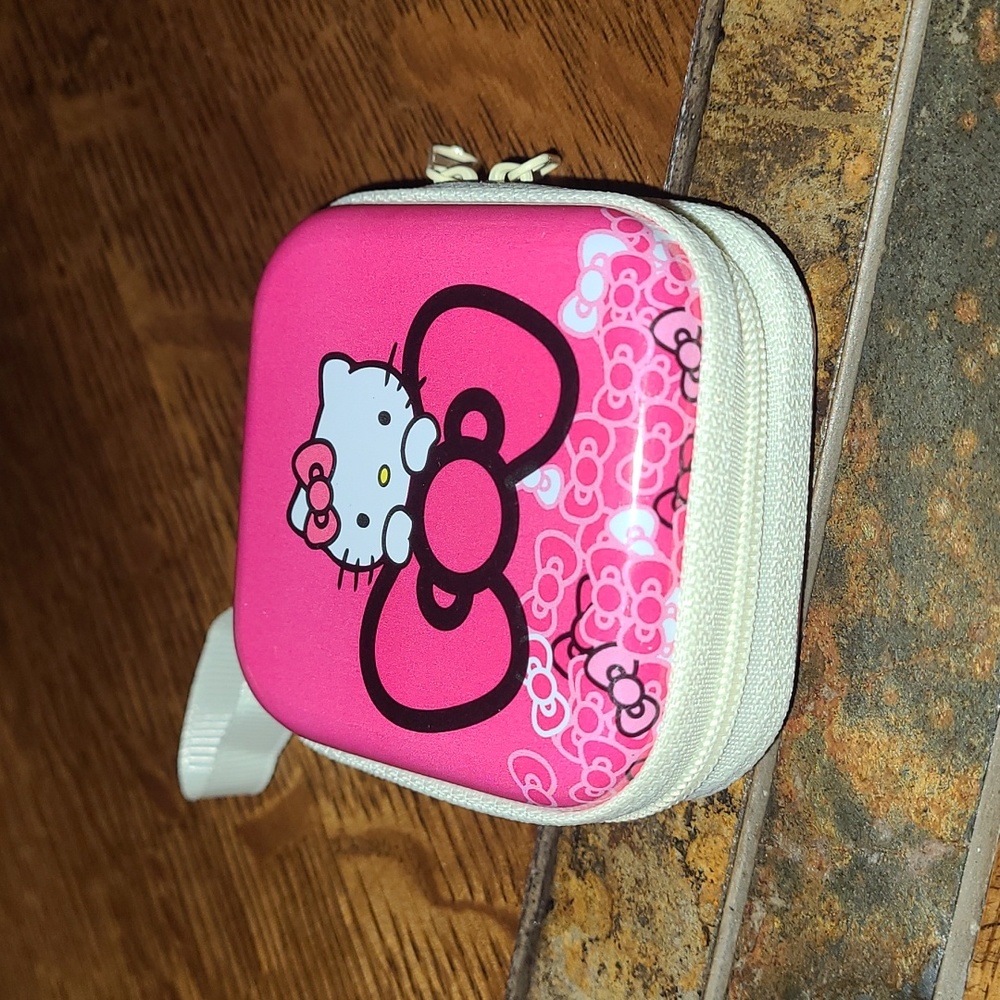 Hello Kitty Earbud Hard Case - Picture 10 of 15